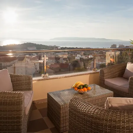Apartament Damira *